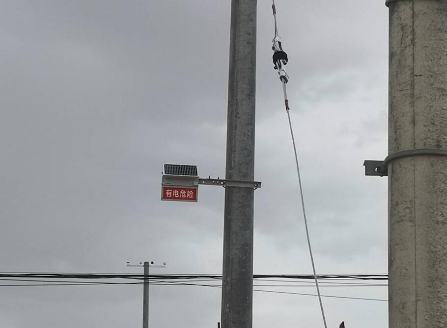 甘肅電力安裝防外破警示牌，為電力防護(hù)增添“保護(hù)傘”